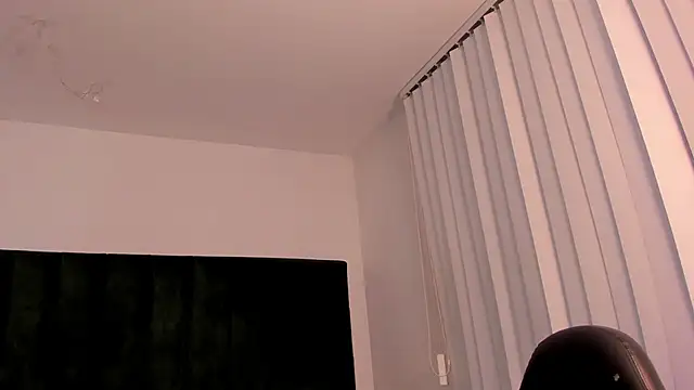 SaraWagner_ Adlı Modelin Canlı XXX Sohbeti