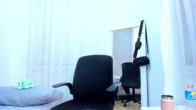 ViictoriiaSaenz 现场XXX聊天