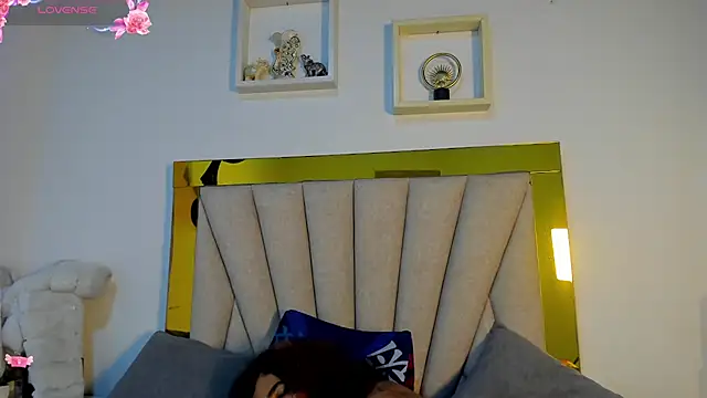 vahiolet_fuentes' Live XXX Chat