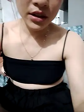 sushi-asa élő XXX-chatje