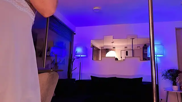 XXX chat uživo modela mandi4pole_