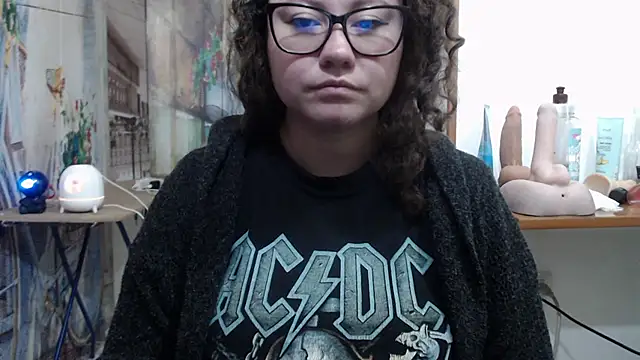 curly_greeneyed's Live XXX Chat