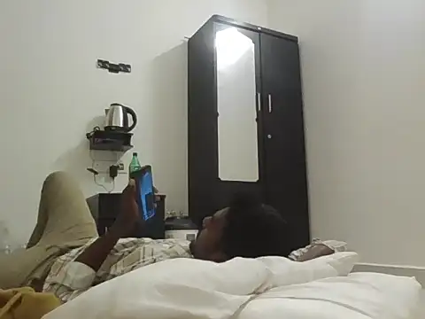 Tamilgud23: διαδικτυακό σόου στην κάμερα