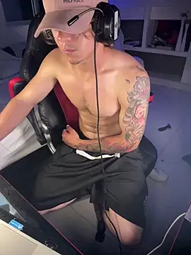 Show modela AngelLatinBoy na web-kameri