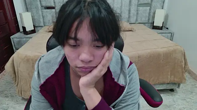 Chatroom XXX en direct de laureentt_