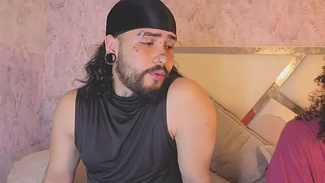 Benny_and_Mark Chat XXX live