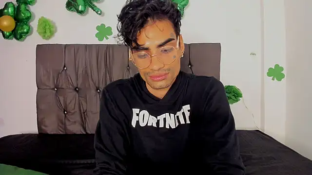 Chatroom XXX en direct de Gay_Red_Room