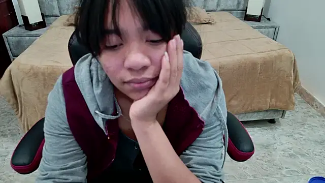 Chatroom XXX en direct de laureentt_