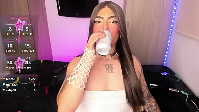 Show modela Sophie_whitexxx na web-kameri