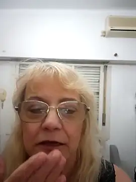 MatureElegantWidowのライブXXXチャット