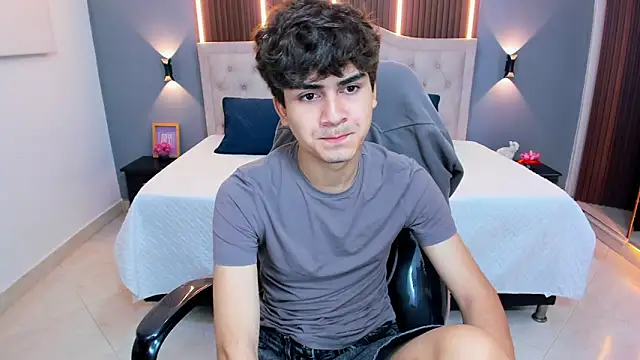 Tommy18__'s Live XXX Chat