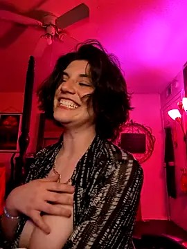 Kora_Kat: διαδικτυακό σόου στην κάμερα