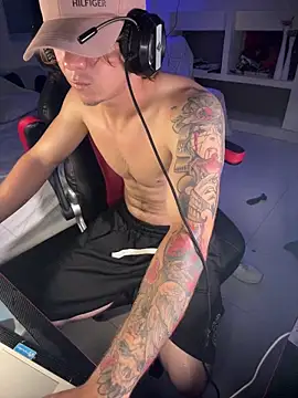 AngelLatinBoy 即時 XXX 聊天