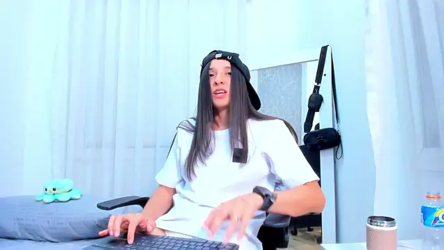 ViictoriiaSaenz's Live XXX Chat