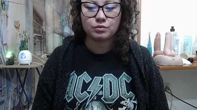 curly_greeneyed's Live XXX Chat