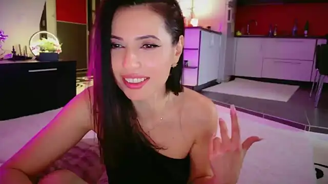 دردشة MissSmiley26 الجنسية المباشرة