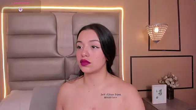 Chat XXX Live CAYLINCOLLINS