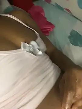 _yisela_'s Live XXX Chat