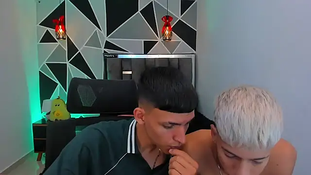 Juan_Nd_Steven Live XXX-Chat