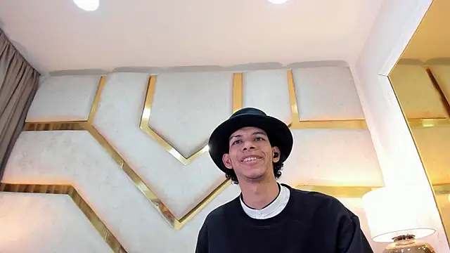 TomyMosterCockのライブXXXチャット