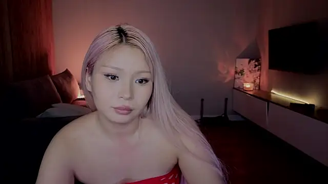 RileyMee Adlı Modelin Canlı XXX Sohbeti