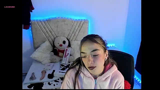 Mia_Victoria22 Adlı Modelin Canlı XXX Sohbeti