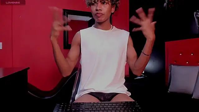 Show modela Henrikvermillion na web-kameri