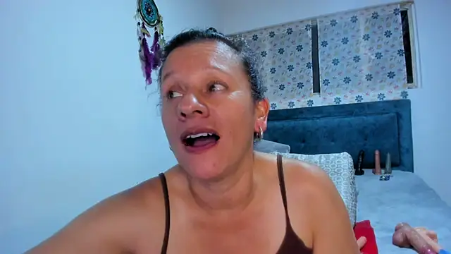 sofi_saliva2511 Adlı Modelin Canlı XXX Sohbeti