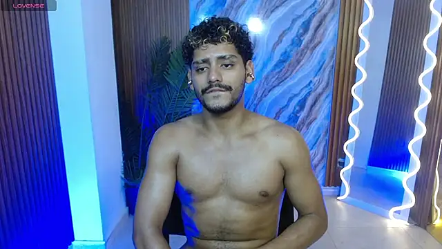 milo_tayn Webbikameraesitys