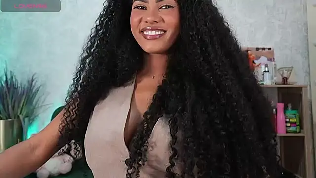 HOTBLACKANDWHITE2 Adlı Modelin Canlı XXX Sohbeti