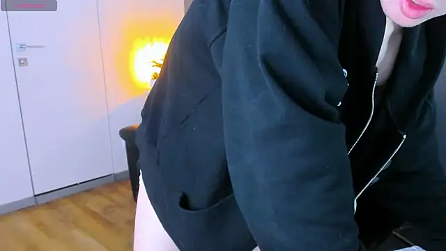 CutieKai_ Show in webcam