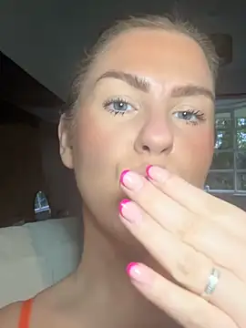 Chat XXX en directo de Charleigh_xx