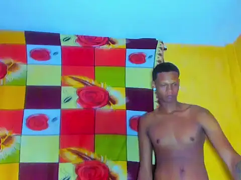 aunstin_farid1 Adlı Modelin Canlı XXX Sohbeti