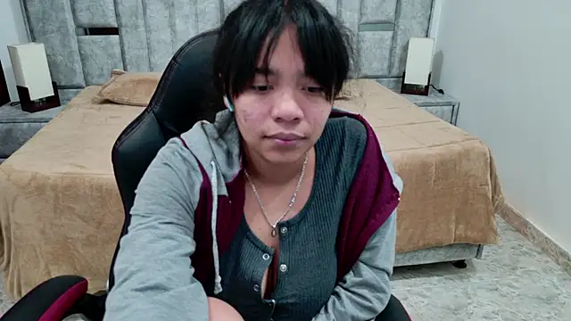 Chatroom XXX en direct de laureentt_