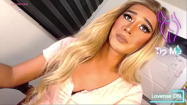 SissifyWithMe: вебкам-шоу