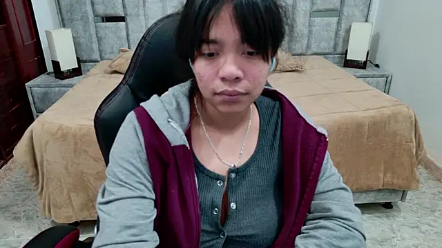 Онлайн чат XXX laureentt_