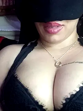 Zouzou_sexy Show Webcam