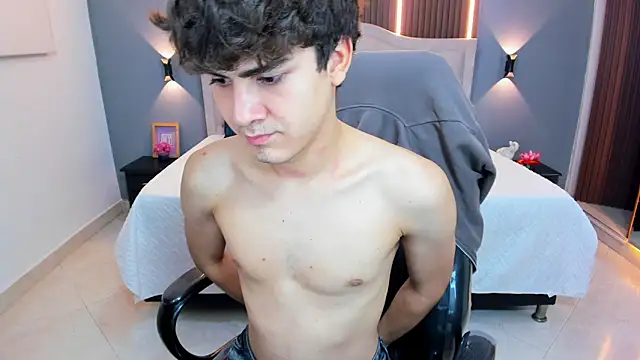 Živý XXX chat Tommy18__