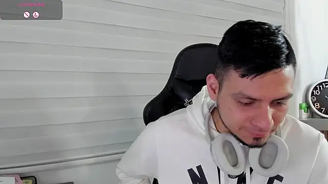 XXX chat uživo modela Rick_Adams