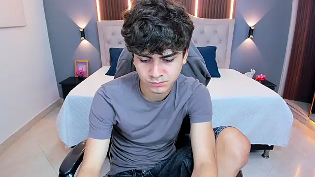 Tommy18__ élő XXX-chatje