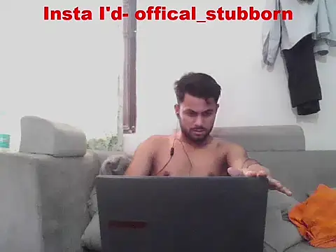 Stubborndesiboy webkamerás műsora
