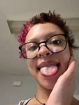 jojosbizarrelyf's Webcam Show