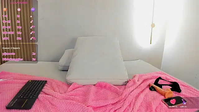 lua_rosse's Live XXX Chat