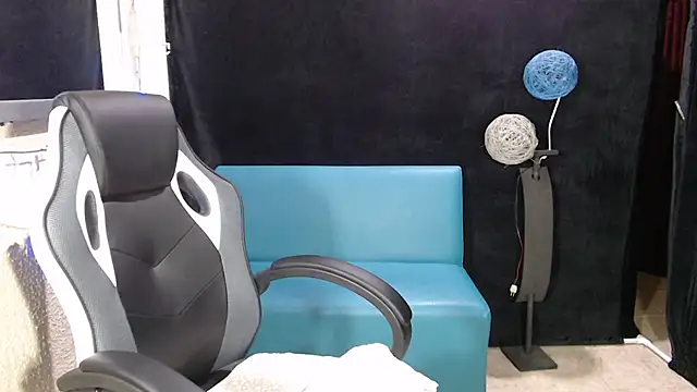 SofiaRoyal2308's Live XXX Chat