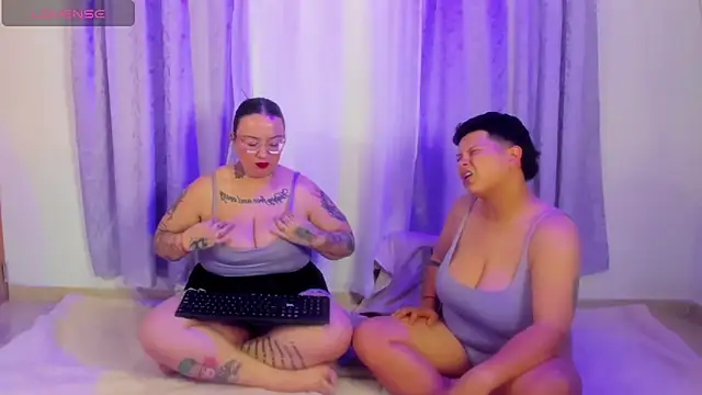 MiaYMolly live XXX chat