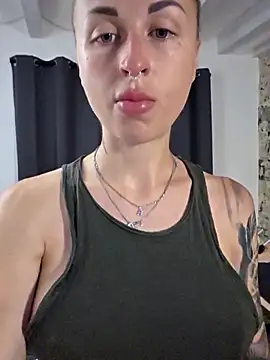 Pokazy przed kamerką – kylie_blck