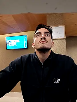 Show modela TommyMomentum na web-kameri