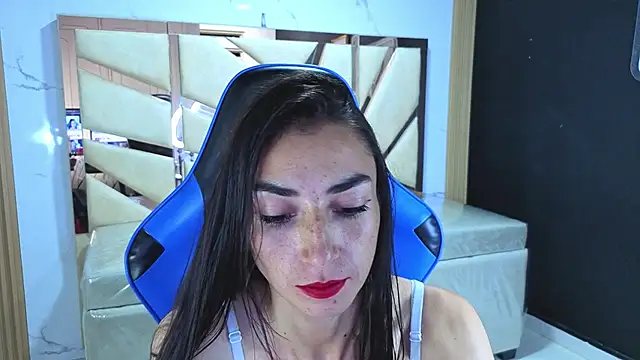 Maily_a_ Live XXX-Chat