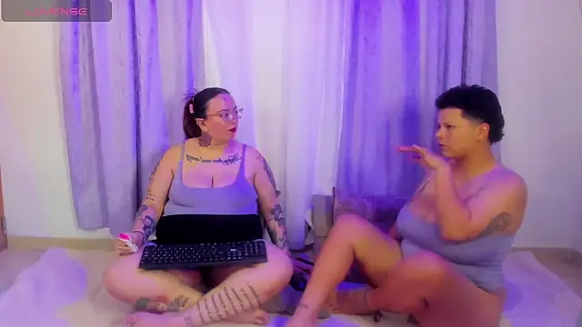 MiaYMolly's Live XXX Chat
