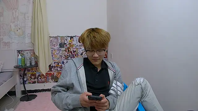 KK-cuteboy Pertunjukan Webcam